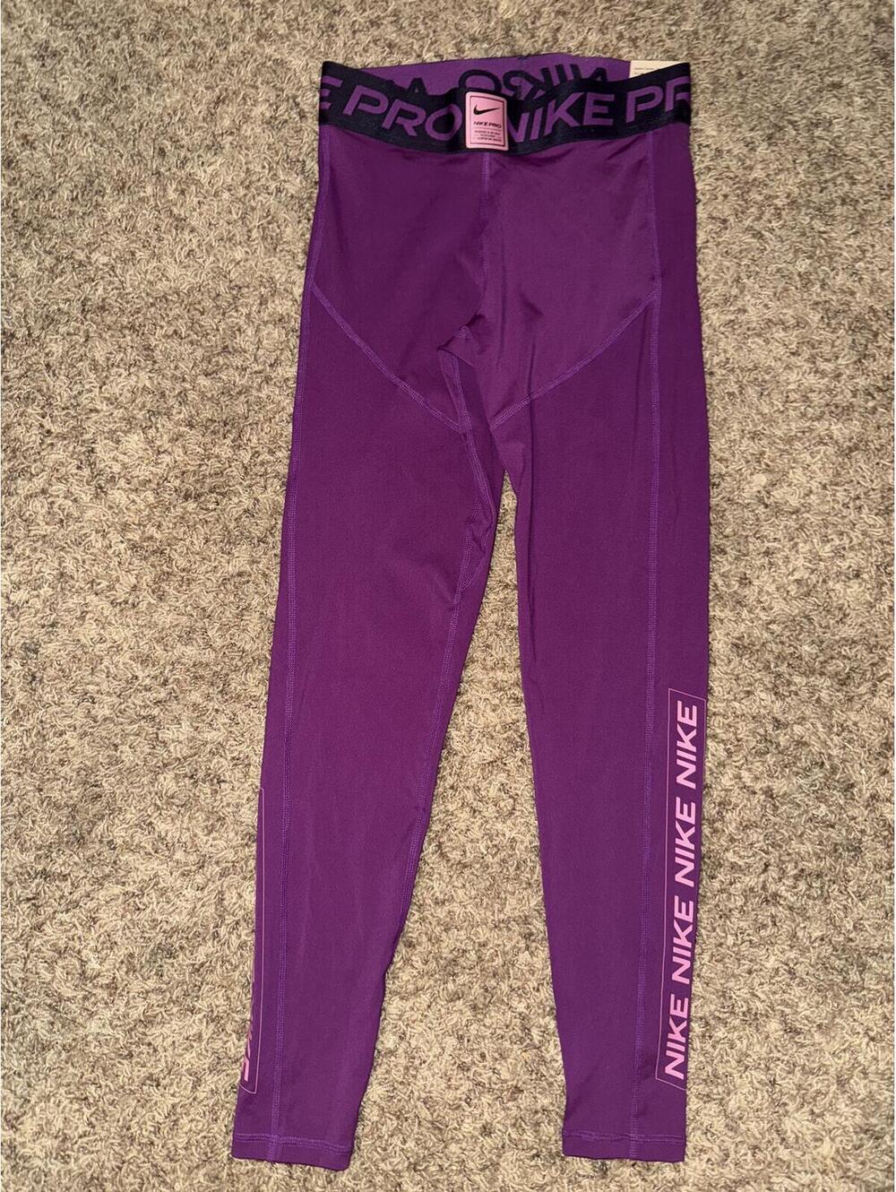 Nike Pro Women’s Dri-FIT Graphic Mid-Rise Leggings Sample